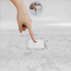 Umbra Bloom h�rfanger/bundprop til afl�b - hvid