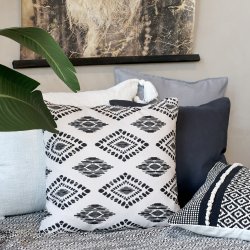 Chic Antique Aix Pudebetrk m. etnisk mnster 50x50 cm - hvid/sort