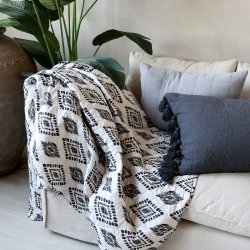 Chic Antique Aix Quilt m. etnisk m�nster, hvid/sort 130x180 cm