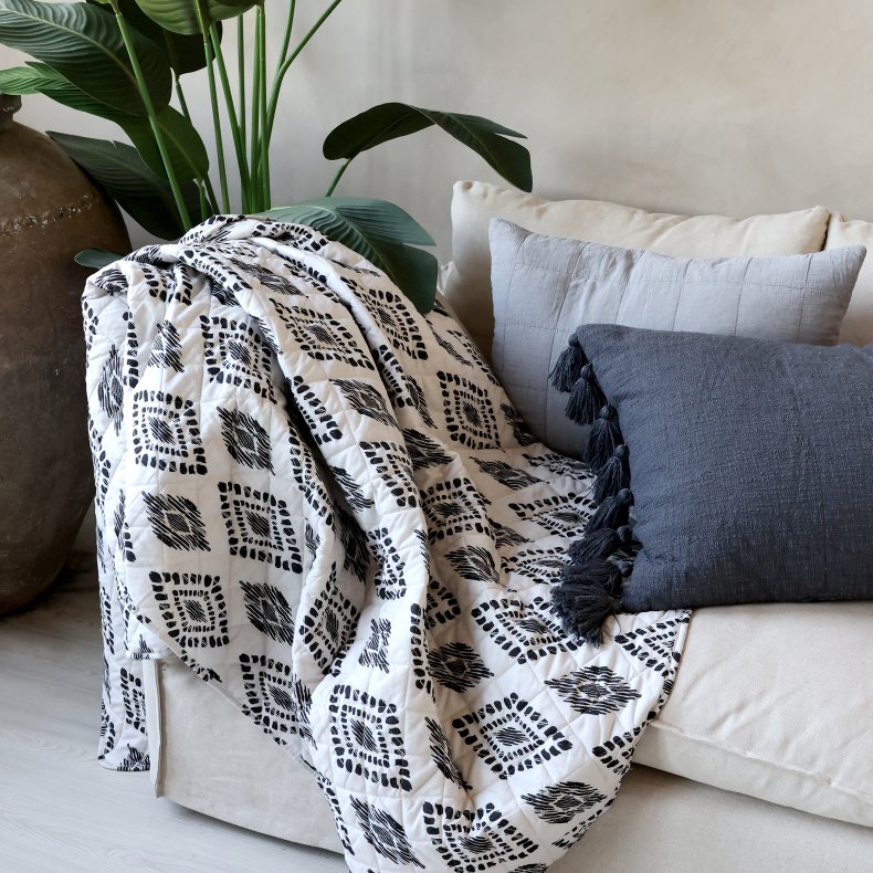 Chic Antique Aix Quilt m. etnisk m�nster, hvid/sort 130x180 cm