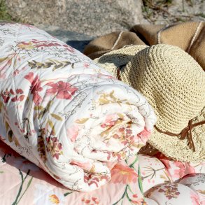 Chic Antique Aix Quilt m. vilde blomster 130x180 cm - creme