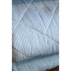 Chic Antique Aix Quilt m. mlkedrengestriber Sky blue og hvid, 130x180 cm