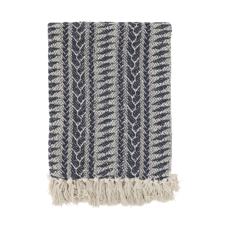 H�ndv�vet Chic Antique Aix plaid i midnight m�rkebl� og creme genbrugsgarn.