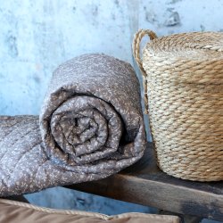 Chic Antique Aix Quilt m. blomsterm�nster, 130x180 cm, latte og sand