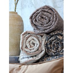 Chic Antique Aix Quilt m. blomsterm�nster, 130x180 cm, latte og sand