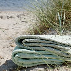 Chic Antique Aix Quilt m. gr�nne m�lkedrengestriber, 130x180 cm