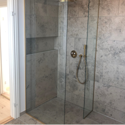 Brusevg 25x200 cm, 8 mm klart glas 