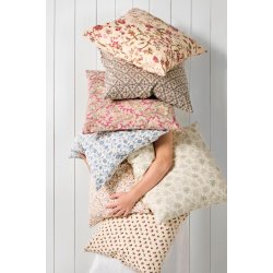 Ib Laursen Pudebetr�k Antonia beige m/brune og r�de blomster 50 x 50 cm