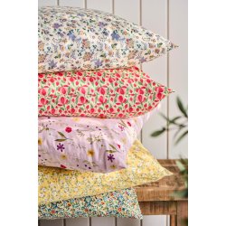 Ib Laursen Pudebetr�k beige m/r�de og rosa blomster, gr�nne blade - 60x60 cm