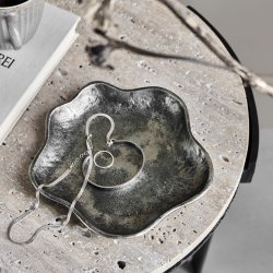 House Doctor Bakke, Talas, Antik metallisk