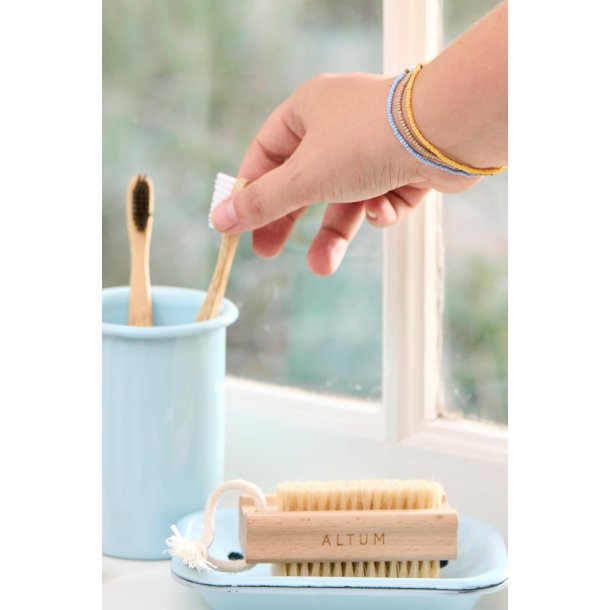 Ib Laursen, Tandkrus i emalje, lysebl