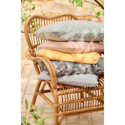 Ib Laursen Pudebetr�k bl� m/off white, r�de, bl� og rosa blomster 60 x 60 cm