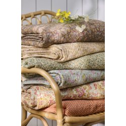 Ib Laursen Quilt beige m/gule, gr�nne og hindb�rfarvede blomster 130x180cm