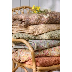 Ib Laursen Quilt st�vet bordeaux m/bl�, gule og gr�nne blomster 130x180cm