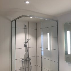 Brusevg 25x200 cm, 8 mm klart glas 