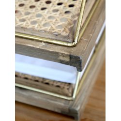 Chic Antique Brevbakke i massivt tr, fransk flet og messingfinish