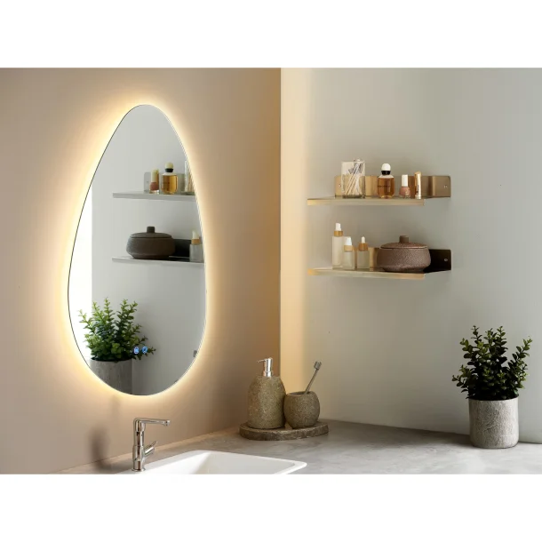 House Nordic Kiama Spejl med LED, antidug og 3 lysniveauer, organisk form, 58x80 cm