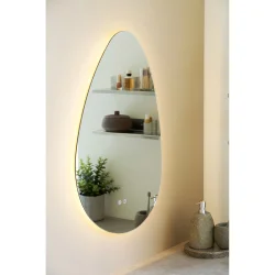 House Nordic Kiama Spejl med LED, antidug og 3 lysniveauer, organisk form, 58x80 cm