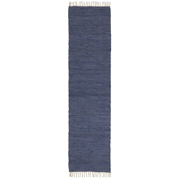 Ib Laursen Kludel�ber (60x250 cm) &ndash; Bl� Frisk hjemmet op med en smuk, lang kludel�ber fra danske Ib Laursen i en flot, klassisk bl� farve.  Den dybe og tidl�se bl� nuance bringer kant, personlighed og en rolig atmosf�re ind i boligen. Med sin ekstra l�ngde p� 250 cm er denne l�ber helt perfekt til den lange fordelingsgang, som en hyggelig og praktisk l�ber i k�kkenet eller langs sengen i sovev�relset.  Da hvert t�ppe er v�vet med unikke, naturlige variationer, f�r du et produkt med masser af karakter og charme &ndash; ikke to t�pper er helt ens.  Detaljer Design: Ib Laursen  Materiale: 100% bomuld  Farve: Bl�  M�l: 60x250 cm  Egenskab: Hvert t�ppe er unikt med naturlige variationer  Vaskeanvisning: Let reng�ring ved aft�rring med en fugtig klud
