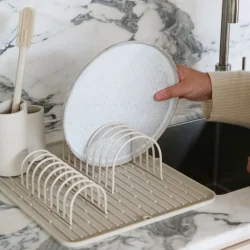 DESIGNSTUFF DRIP Opvaskestativ til tallerkener, sand (s�t med 2)