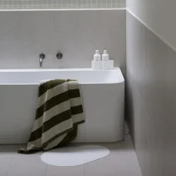 DESIGNSTUFF CURV S�beholder til bad, silikone/selvkl�bende, hvid