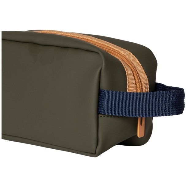 Au Maison m�rkegr�n toiletpung i afvaskeligt coated stof med kontrastfarvet lynl�s og strap