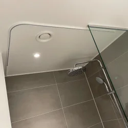 Badeforhngsstang buet til loft